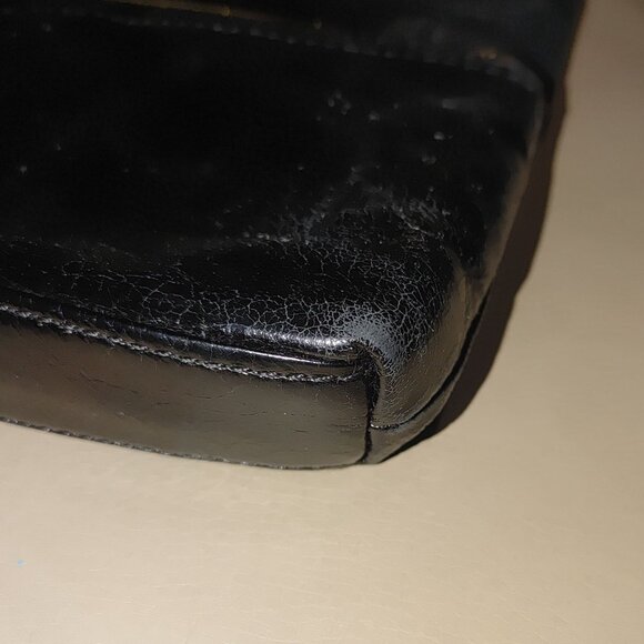 Hobo Black Leather Crossbody Bag Gold Hardware Multiple Zippered Compartments - Picture 8 of 9